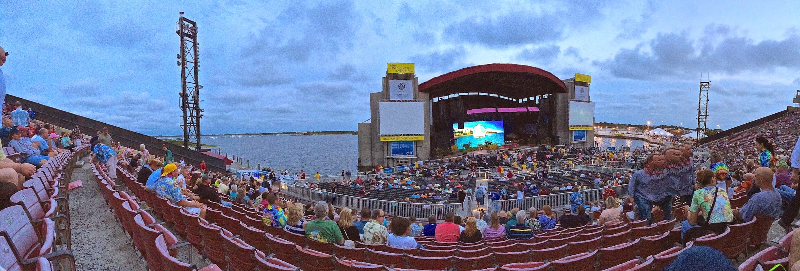 Jimmy Buffett visit to Jones Beach (Deadheads and Parrotheads)